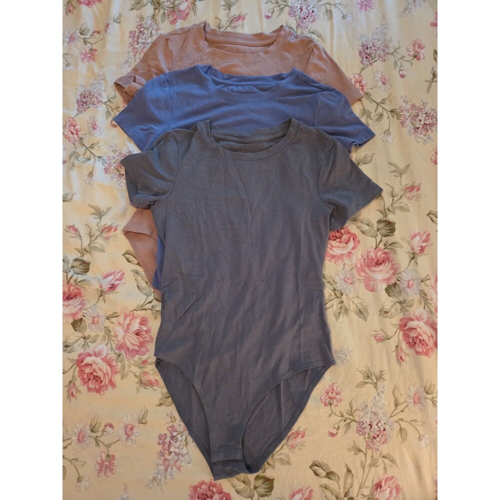 3 Crew Neck Womens Short Sleeve Bodysuits Snap Enclosure Sz Small NEW